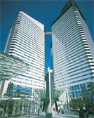 熱線反射ガラスを使用した建物