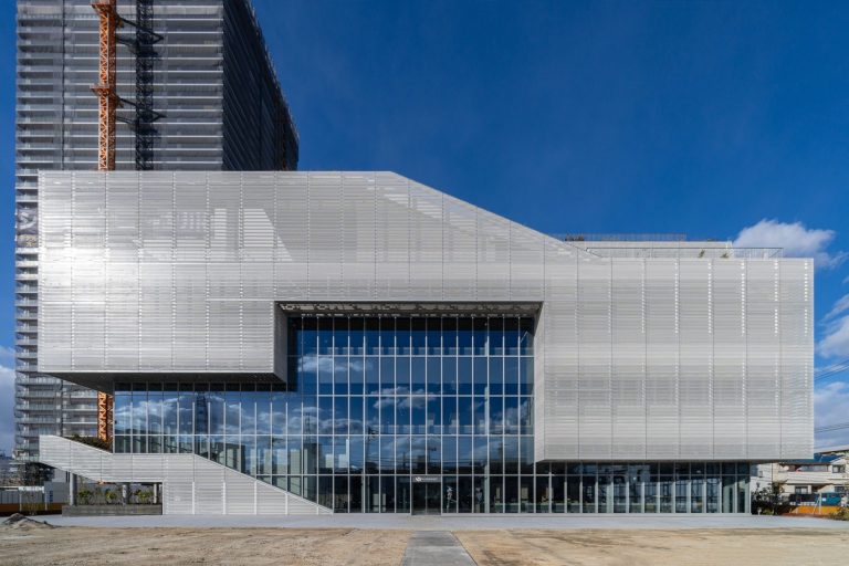 門真市立文化創造図書館KADOMADO